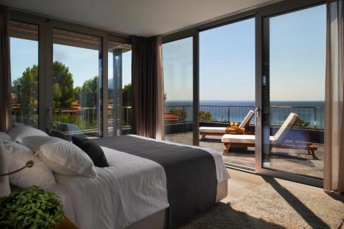Blue Dolphin Hotel - image 8