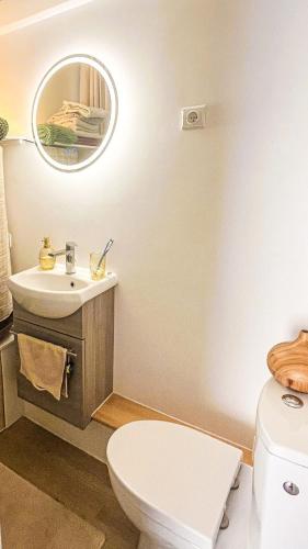 Cozy studio on Frioul Island and terrace Beaches and port just two mn away in Les Iles