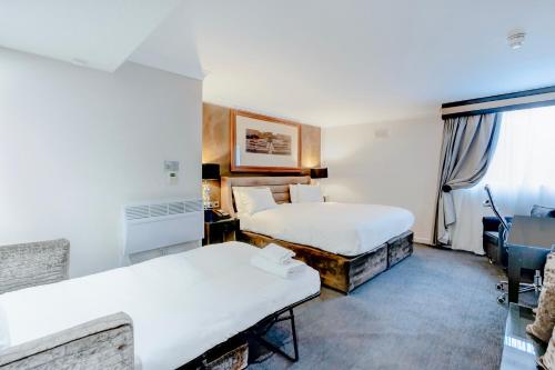 Dundee Serenity Spa Retreat near Perth in โลชี