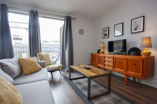 Stylish 3rd Floor Flat in Historic Merchant City, Глазго