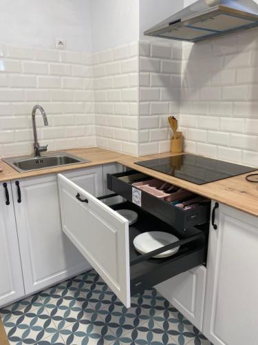 ALZIRA BONITA AMPLIO APARTAMENTO 25 CON HABiTACION Y VISTAS AL RIO JUCAR in อัลซิรา