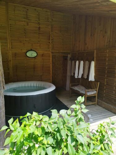 Spa, Montplaisir in Montendre