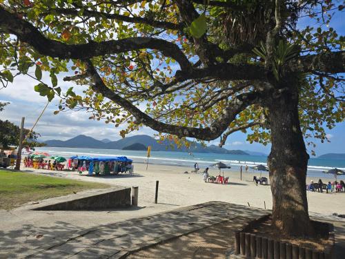 Közeli látványosságok, Suítes privativas com Ar, Frigobar e TV - apenas 300m da Praia da Maranduba (Suites privativas com Ar, Frigobar e TV - apenas 300m da Praia da Maranduba) in Praia da Maranduba