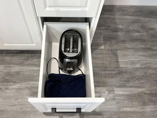 Chic Getaway | 1BR Suite w/ Parking & AC, Windsor (fotografie 4)
