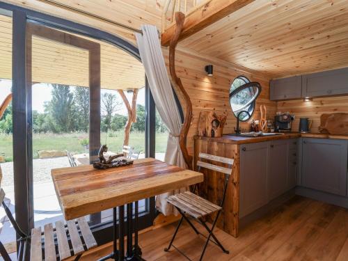 A szálláshely kívülről, Bugley Pools Hideaway in Gillingham Town