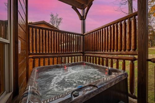 5 Br Sleeps 16 Hot Tub Game Room Movie Room near Big Bear Pizza and Subs
