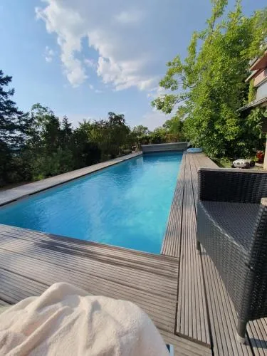 Doppelzimmer mit neuem Bad und Sportpool-Nutzung außen, Villa Naturpark, Garten mit Rheinblick in Koblenz, Deutschland