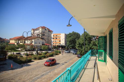 Double Room with Balcony image 5