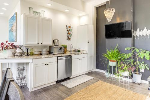 Walkable Apt in York St Historic District, Newport (photo 7)