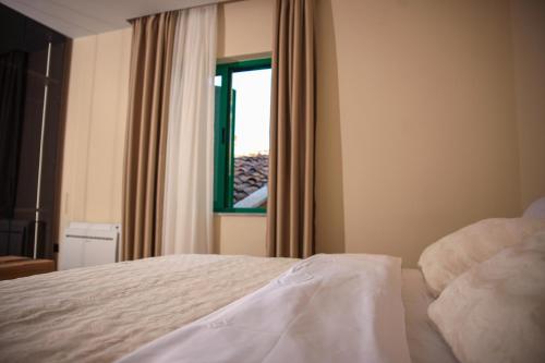 Double Room image 6