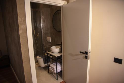 Double Room image 4