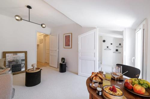 NEGRIN - Romantical Terrace - 2 min from the Sea, Nice (photo 3)