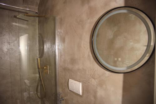 Double Room image 3