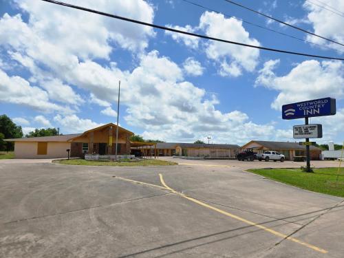 Westworld Country Inn