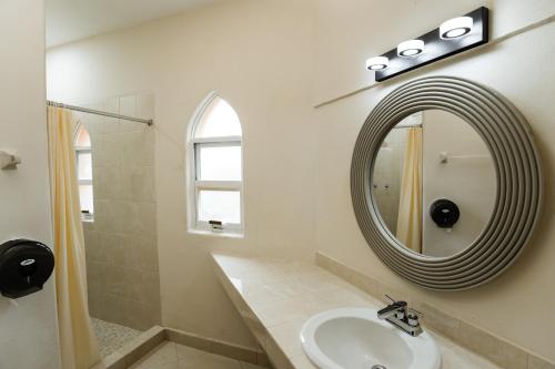 room detail thumbnail 2