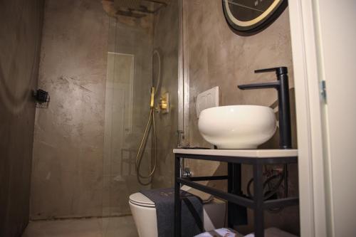 Deluxe Room image 2