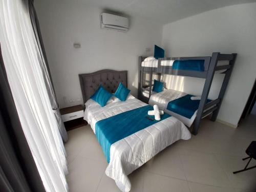 1 twin bed, 1 bunk bed