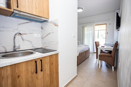 Apartmani Milos - Meljine in Savina Monastery