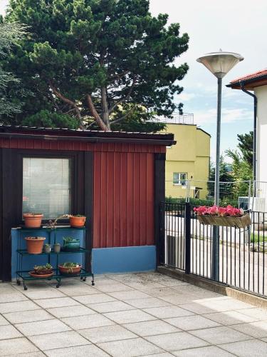 Sunlit Apartment with Garden, Next to Station, Vienna in Perchtoldsdorf