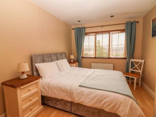 Exterior view, 51 Woodview Park in Muing West