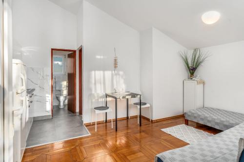 One-Bedroom Apartment with Sea View image 10
