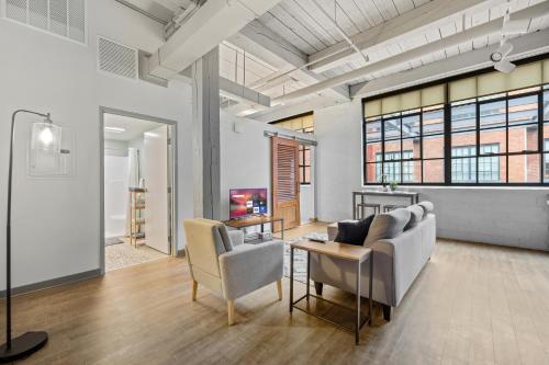 Central 1 BD Loft l Downtown l Parking l Sofa Bed, Cleveland (foto 2)