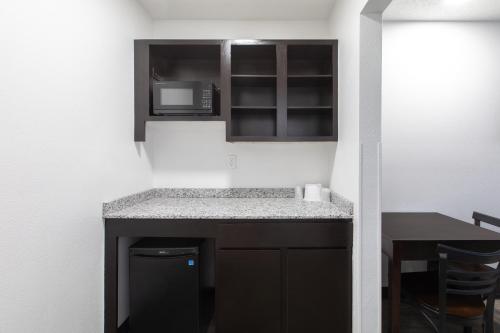 Motel 6-Greenville SC - I-85 Near Downtown - image 13