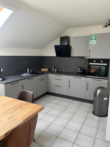 Kitchen, janu-homes - 3 Zimmer Apartment - 7 Betten, Lahnblick vom Romer in Runkel