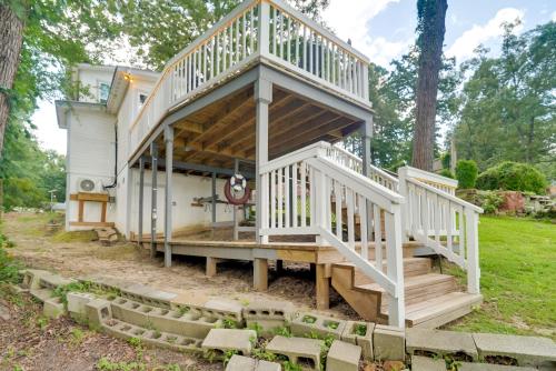 'Lakeside Haven' w/ Deck & Views in Jefferson! in Jefferson (TX)