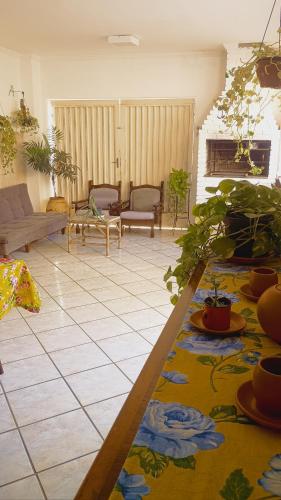 Casa 3 suítes c ar garagem coberta wi-fi próx prefeitura Aracatuba shopping até 10 pessoas (Casa 3 suites c ar garagem coberta wi-fi prox prefeitura Aracatuba shopping ate 10 pessoas) in 阿拉薩圖巴