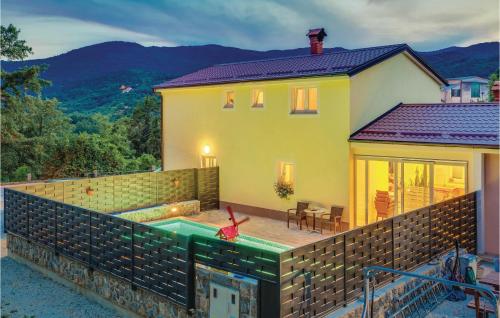 Peldbaseins, Lovely Home In Jurdani in Jusici