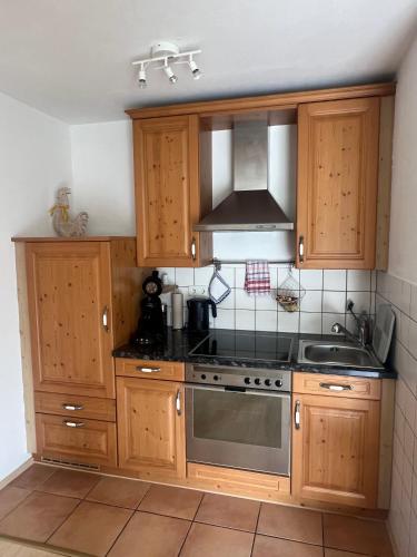 Konyha, Einliegerwohnung in ruhiger Lage in Hausen ob Verena