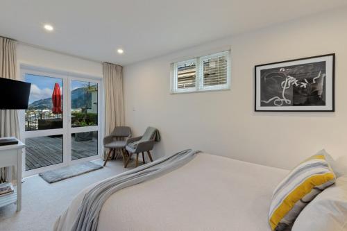 Queen Room room in Queenstown House Bed & Breakfast and Apartments