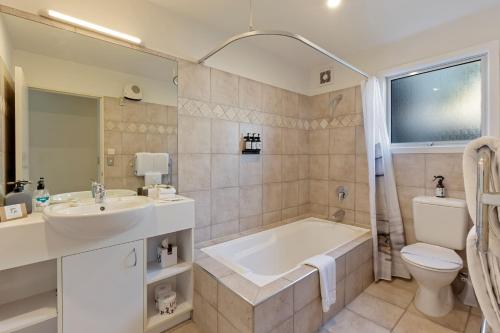 Executive King Room image 5