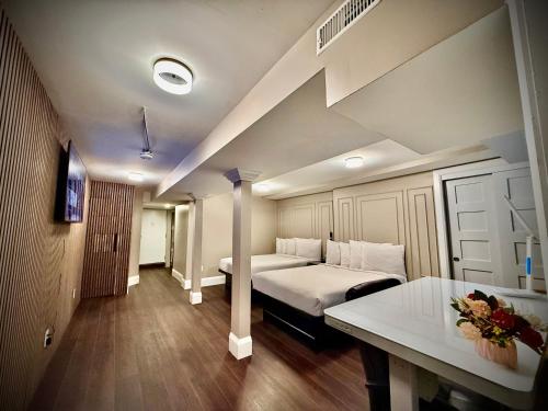 Royal Oak Inn Room Type - Studio Apartment