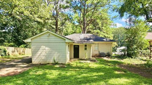 Decatur Home Minutes to ATL Sleeps 10 in East Atlanta