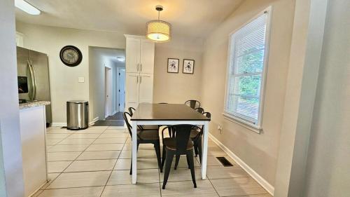 Decatur Home Minutes to ATL Sleeps 10 in East Atlanta