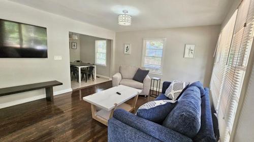 Decatur Home Minutes to ATL Sleeps 10 in East Atlanta