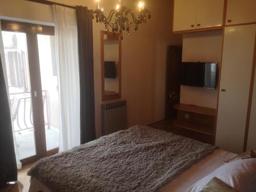 Double Room with Balcony and Sea View image 4