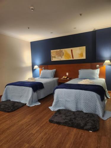 2 twin beds