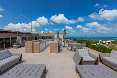 Luxury Condo of 4 Bedrooms - image 4