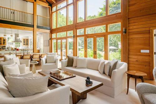 Luxurious 7Bedroom Retreat with Pool East Hamptons