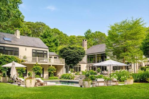 Létesítmények, Luxurious 8 Bedroom Retreat with Pool East Hampton in Northwest Harbor (NY)