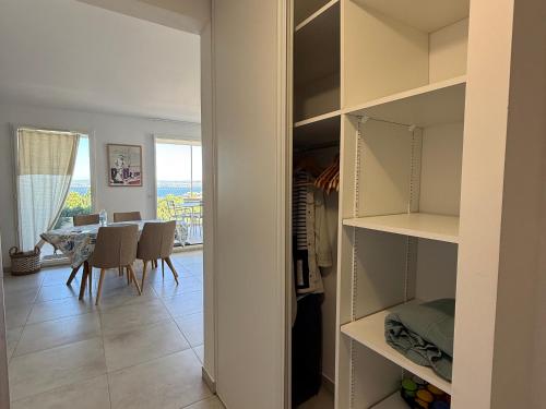 Apartment image 8
