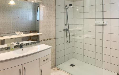 Vannas istaba, Gorgeous Home In Gueschart With Kitchen in Gueschart