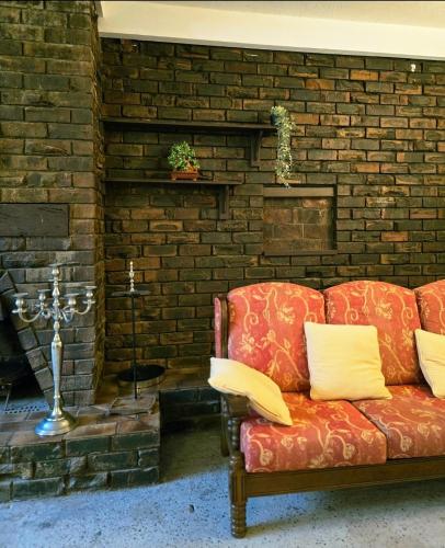 delat sällskapsrum/tv-rum, Affordable & cosy, close to train station, CBD & Airport in Queens Park