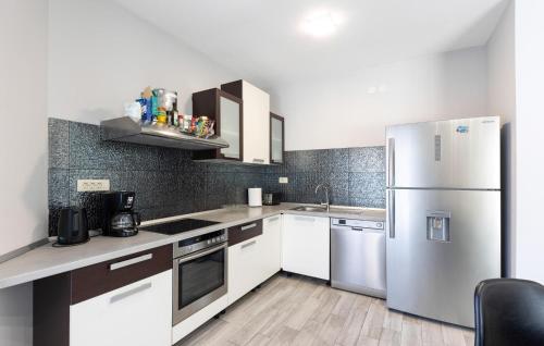 virtuve, Amazing Home In Srinjine in Srinjine
