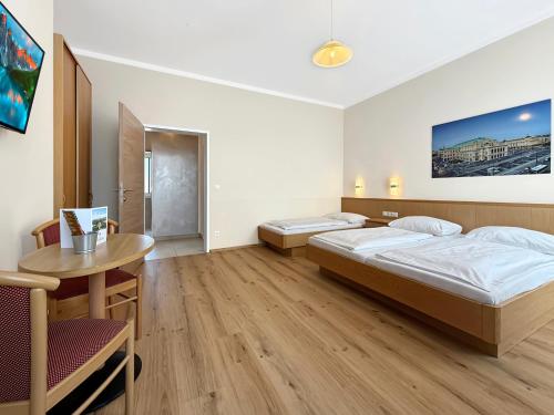 Triple Room image 10
