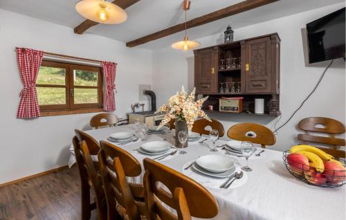 virtuve, Awesome Home In Jaskovo With Heated Swimming Pool in Donje Pokuplje