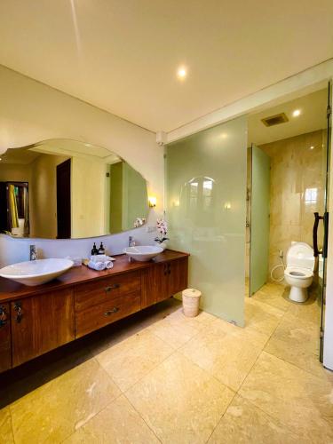 Villa with Private Pool image 9